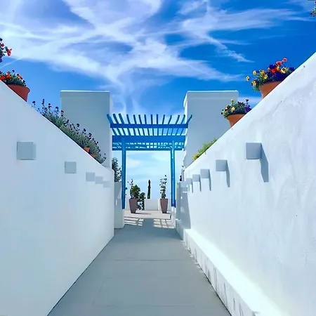 Ut & Fabella House